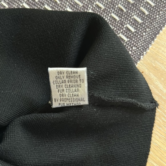 NEW WITH TAGS CACHE BLACK FAUX FUR COLLAR SWEATER - Picture 7 of 7